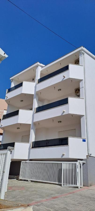 تروغير Apartmani- Lastro المظهر الخارجي الصورة